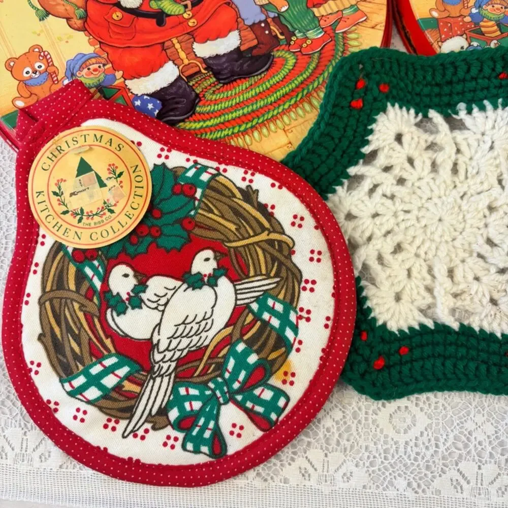 Vintage Christmas Kitchen Lot Santa Pot Holders Quilted Crochet Holiday Decor